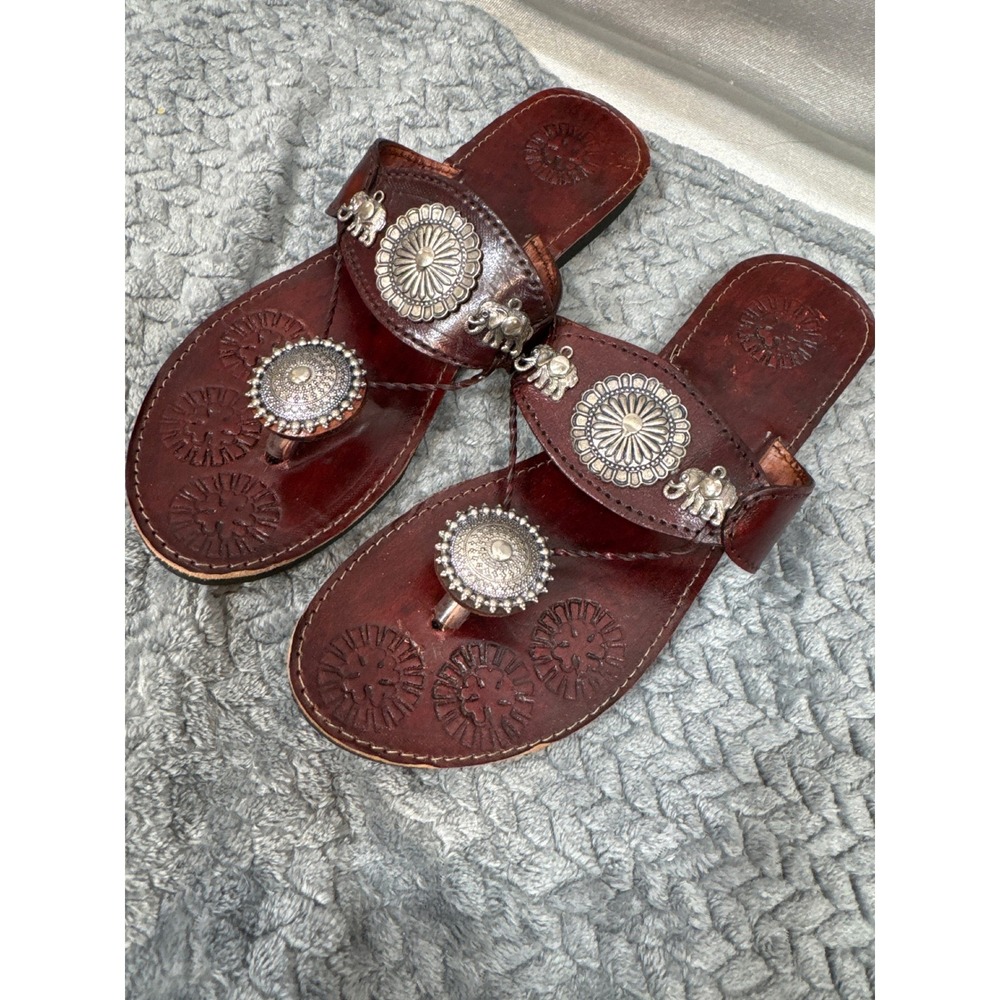 Soniky‎ Womens Brown Leather Kolhapuri Sandals Silver Elephant Medallion Size 8